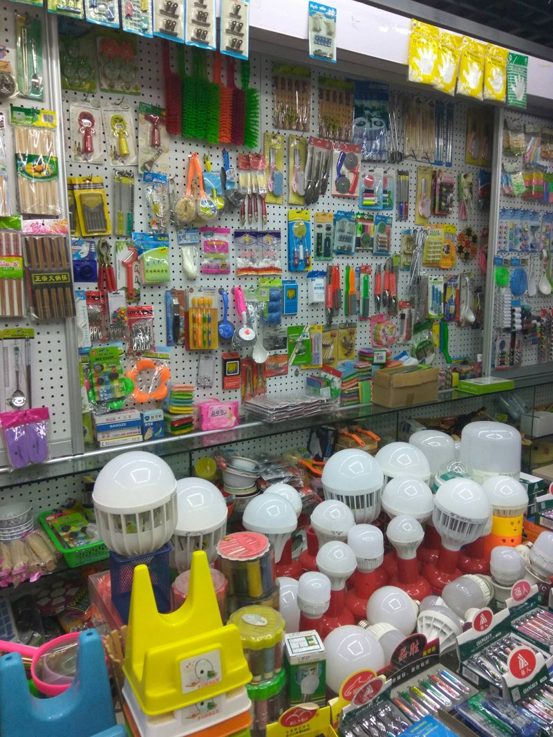 杭州荷春里与渝中区春荷纪百货店：本土品牌如何脱颖而出